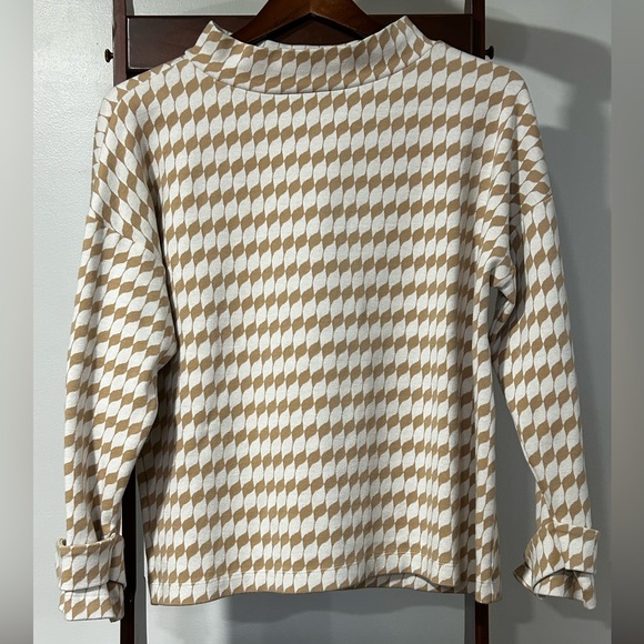 Ann Taylor Tops - Ann Taylor Women’s Large Tan White Geometric Long Sleeve Top Button Cuff Shirt
